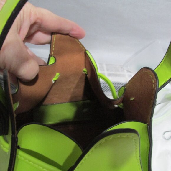 P1610L-NEW Lime Majure Runway Triangle Drawstring Satchel/Crossbody w Dustbag - Picture 4 of 6